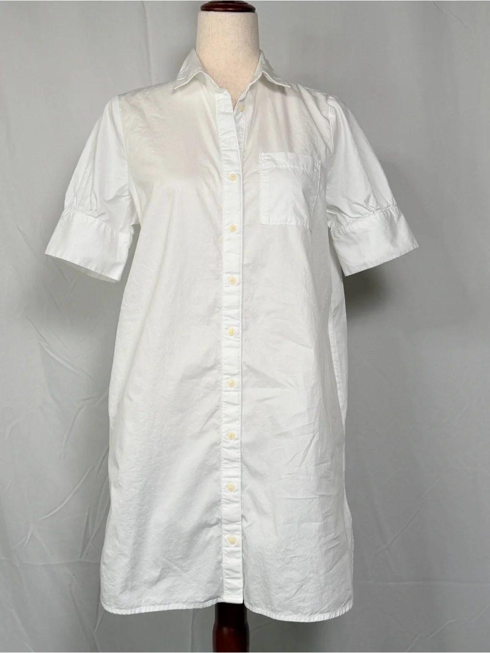 Old Navy White Short-Sleeve Shirt Dress with pockets. Coastal, clean and classic
